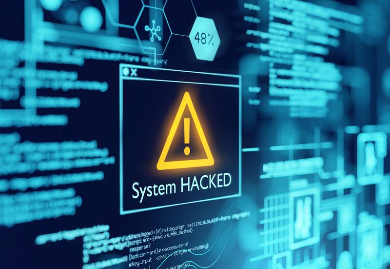 Capture d'écran d'un serveur avec "System HACKED" au centre