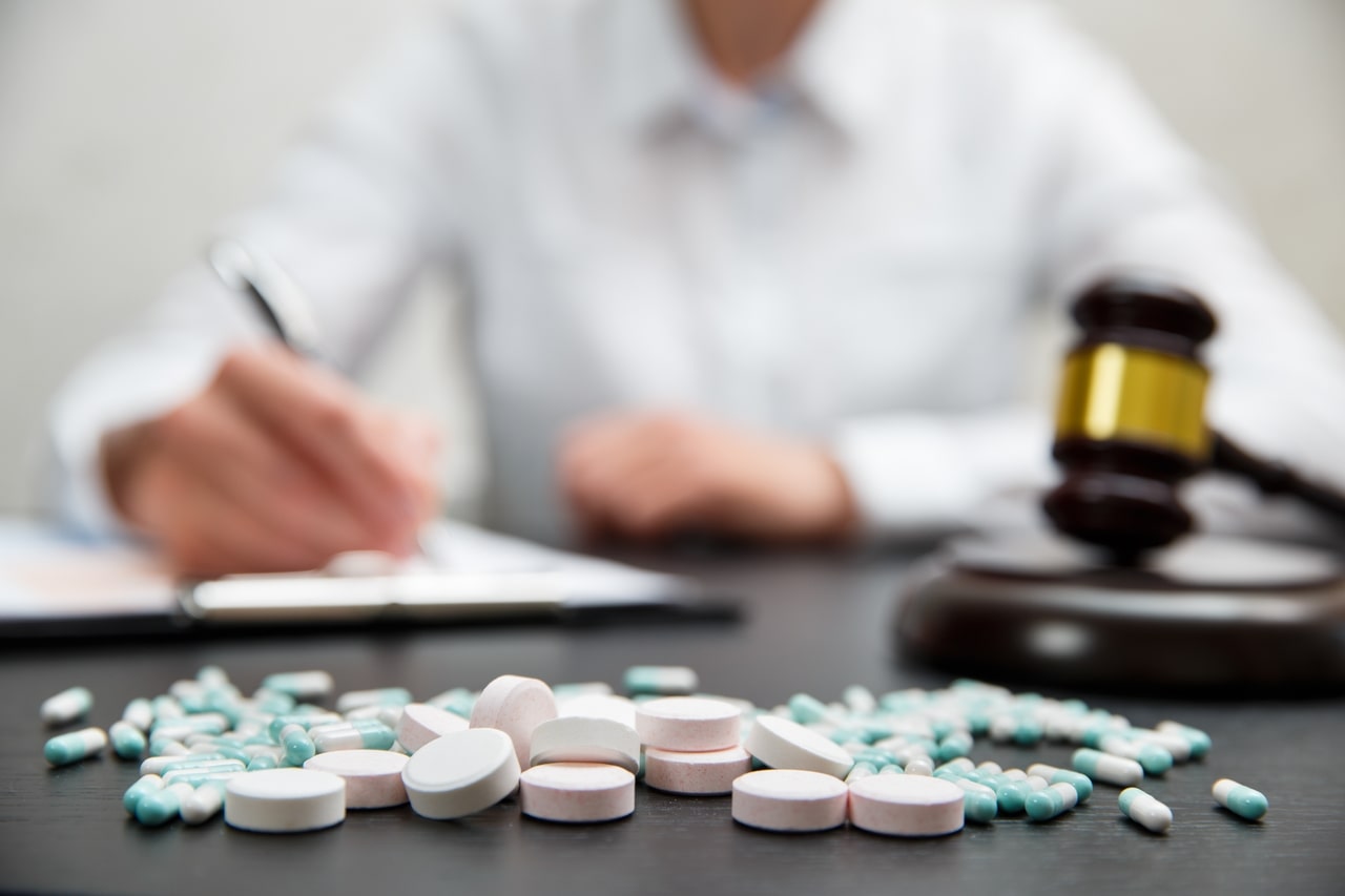 Marteau justice et médicaments