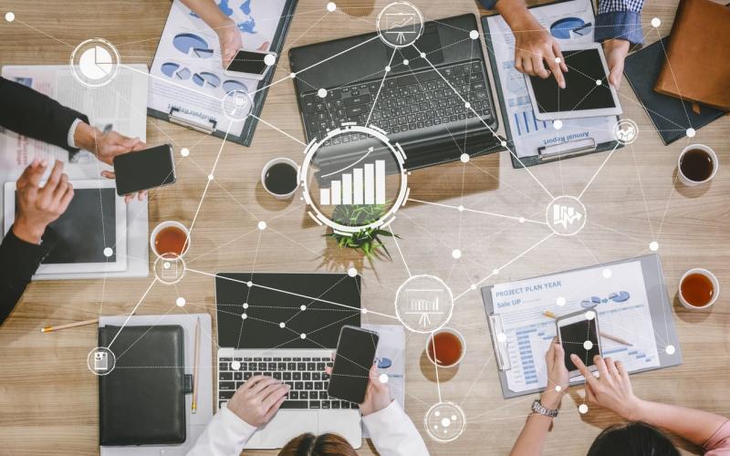 groupe tabletes ordinateurs smartphones